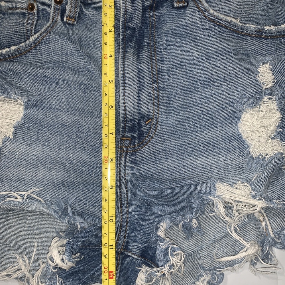 ABERCROMBIE & FITCH Mom Shorts Womens 28/6 Blue Denim High Rise Cut‎ Off Raw Hem - Picture 6 of 8
